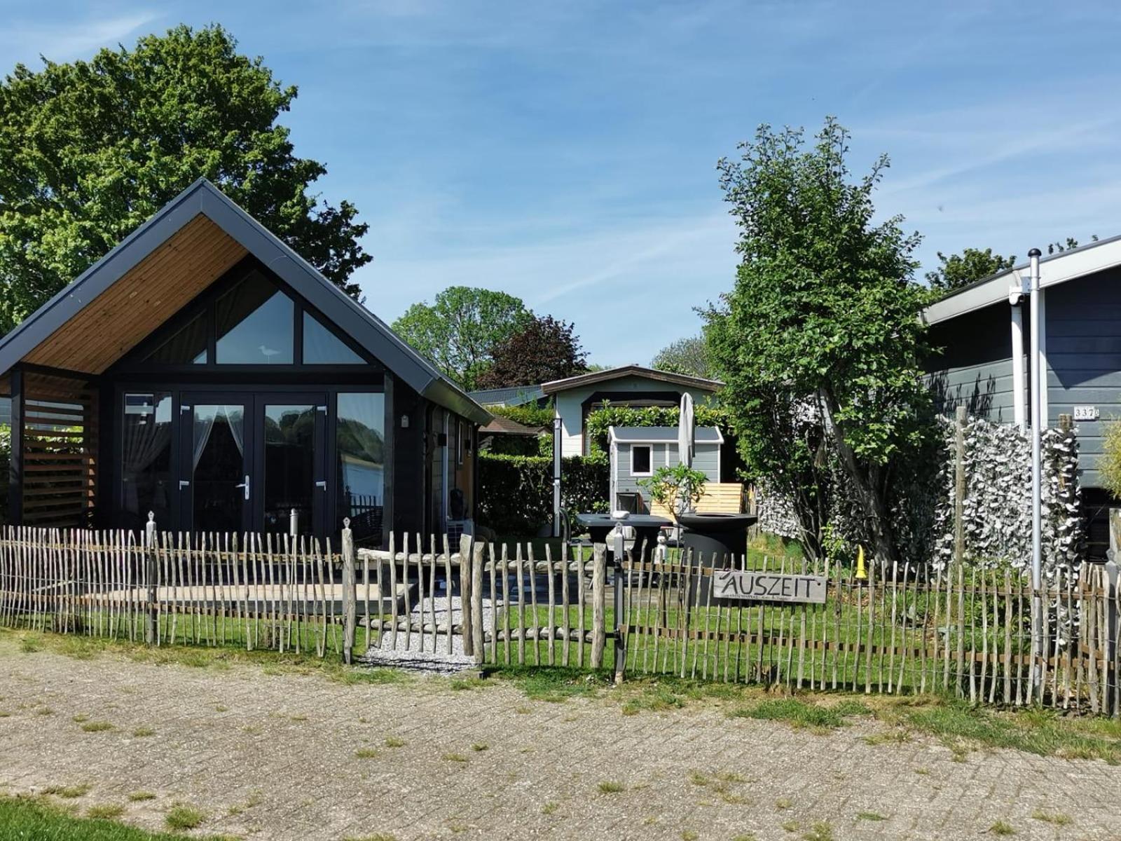 Tiny Haus Auszeit Am See Lathum Exterior photo